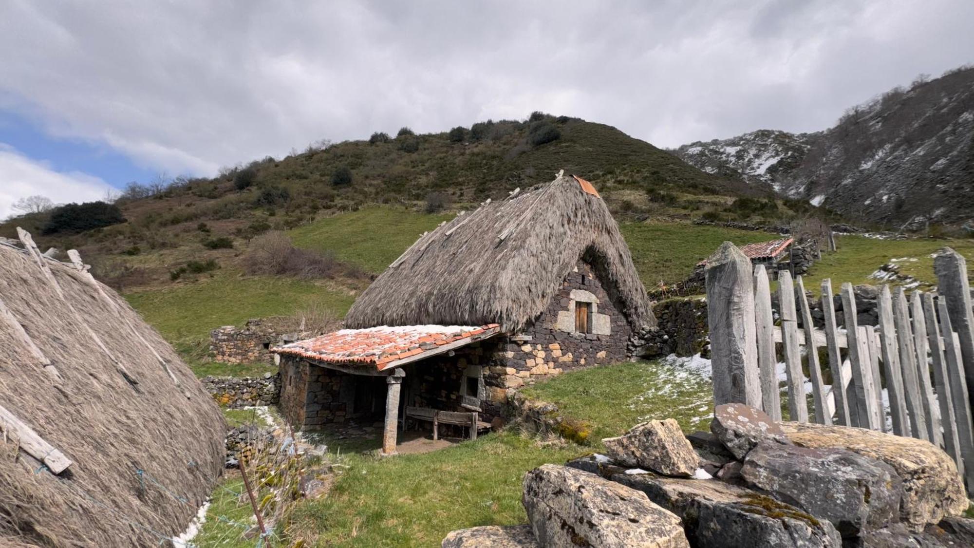 Y Casas De Aldea La Pornacal * Villar de Vildas
