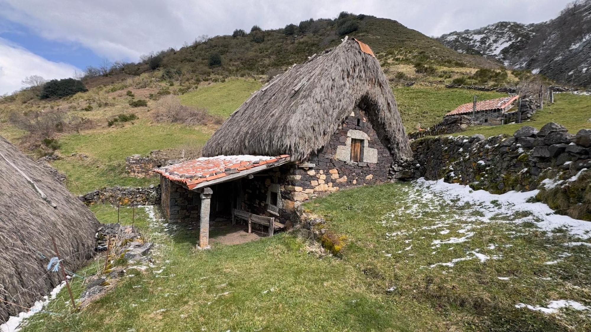 Y Casas De Aldea La Pornacal