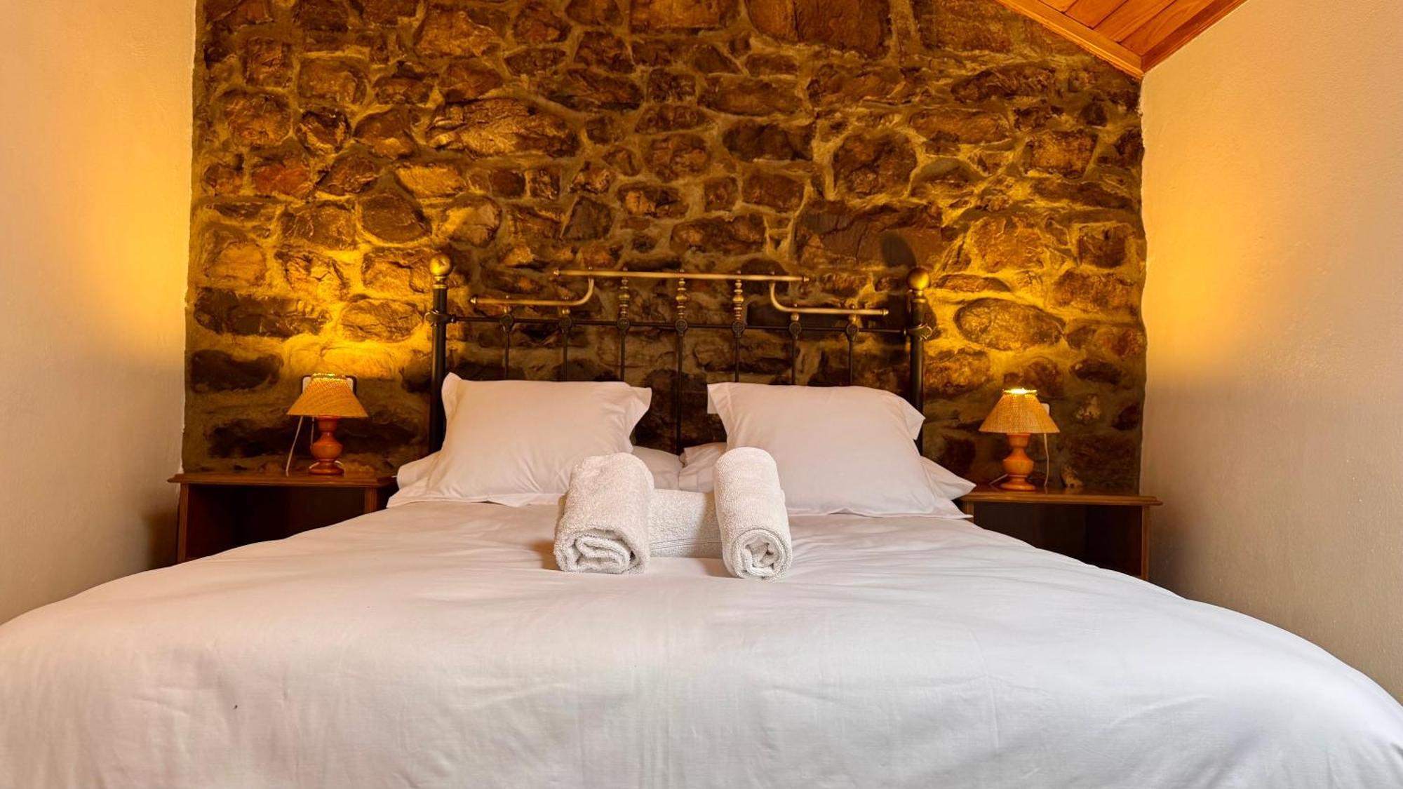 Y Casas De Aldea La Pornacal Pensión