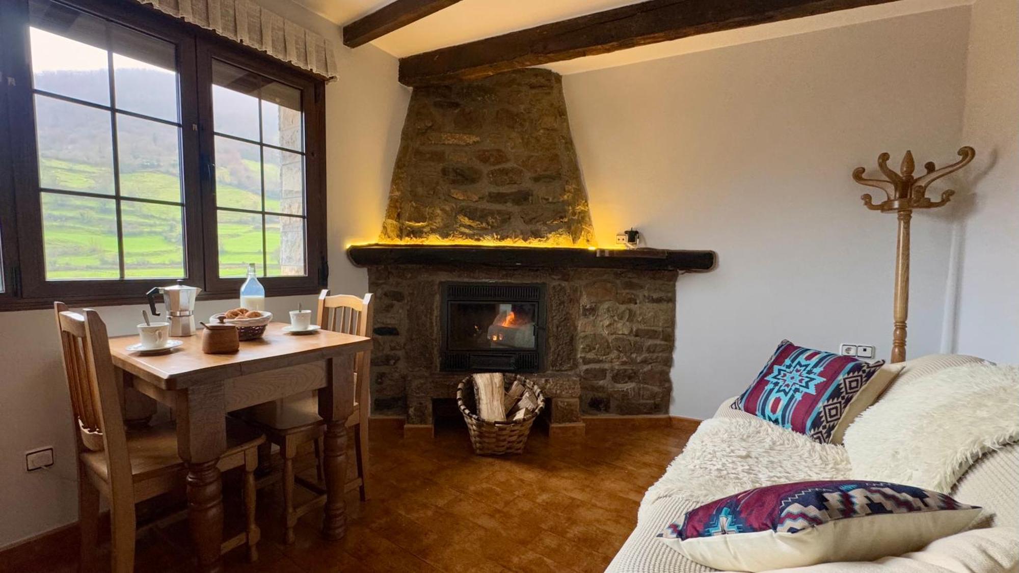 Y Casas De Aldea La Pornacal Pensión *